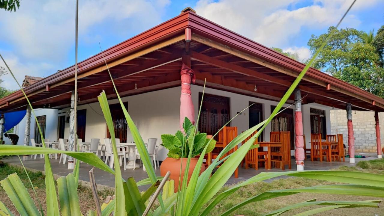 Tharurashmi Sea Pond Villa & Surf Hostel - Hiriketiya Dikwella Dış mekan fotoğraf
